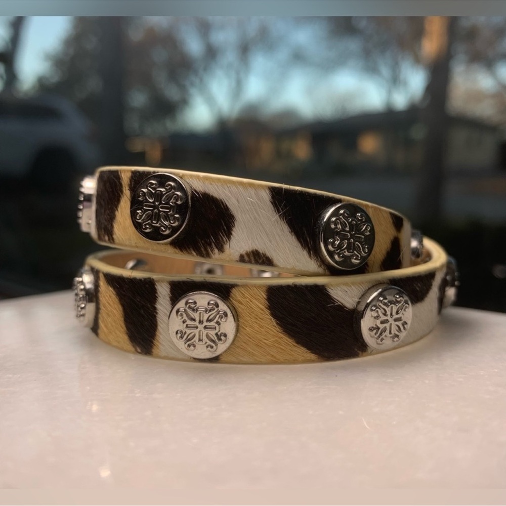 Stylish Earth tones Wrap Bracelet with Silver Medallions - Women Jewelry - Picture 4 of 4